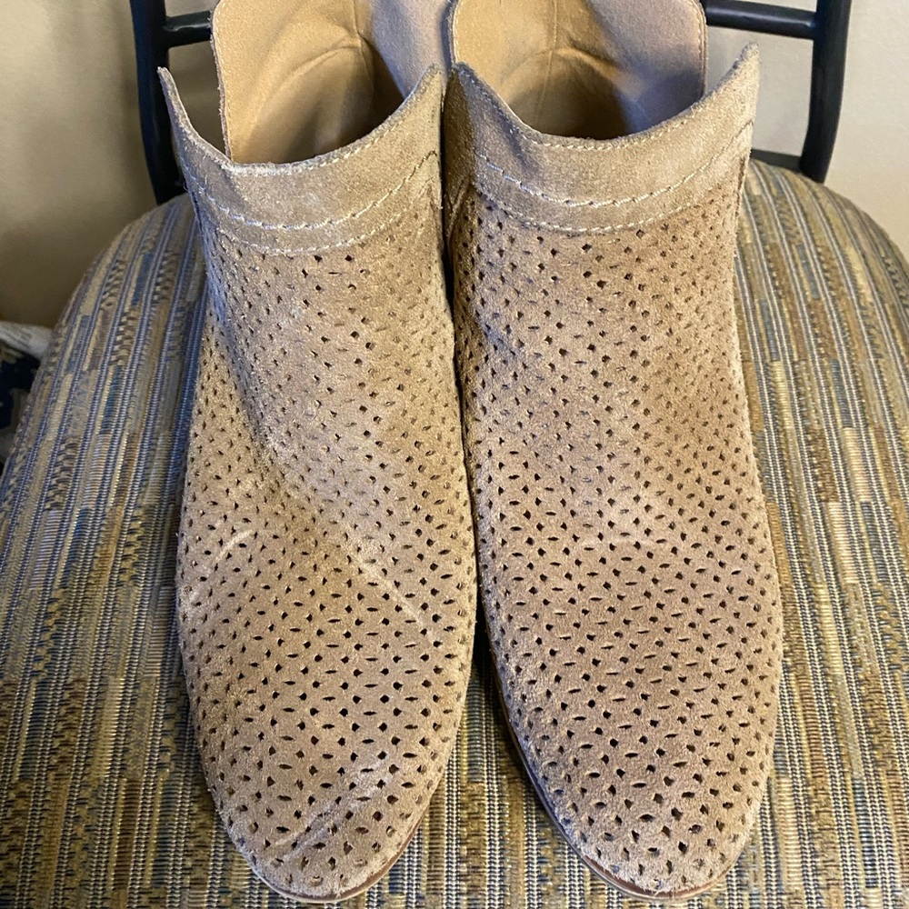 Lucky Brand perforated bootie - tan